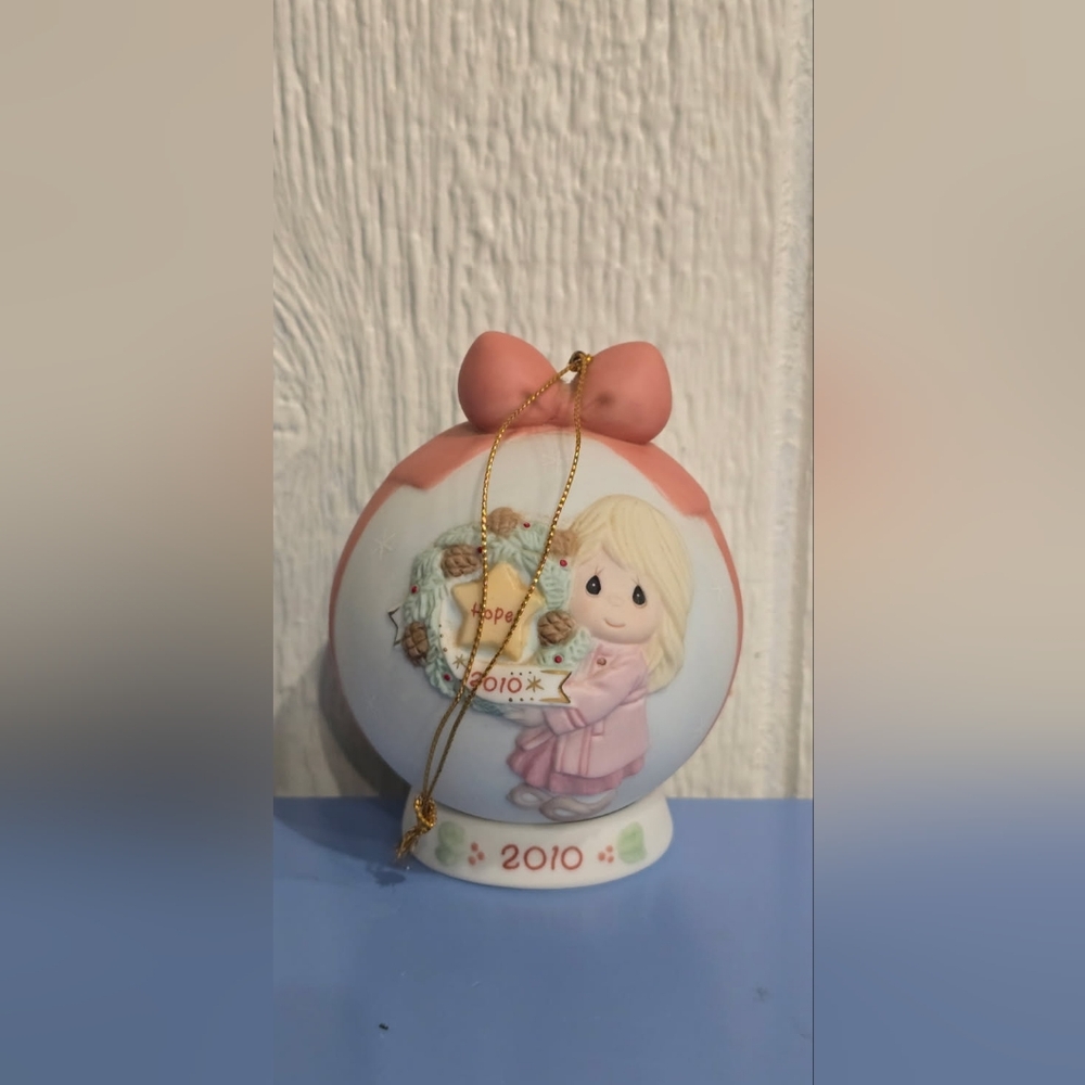 GUC Precious Moments 2010 Christmas Ball Ornament